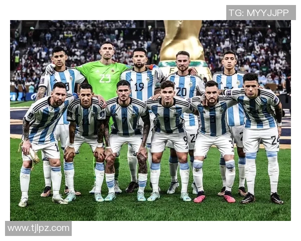 世界著名足球明星小人展现足球魅力与梦想的奇幻旅程